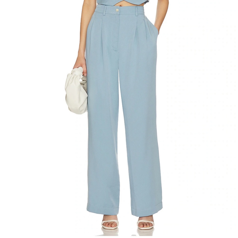 Pleated Pant in Sky
DONNI.